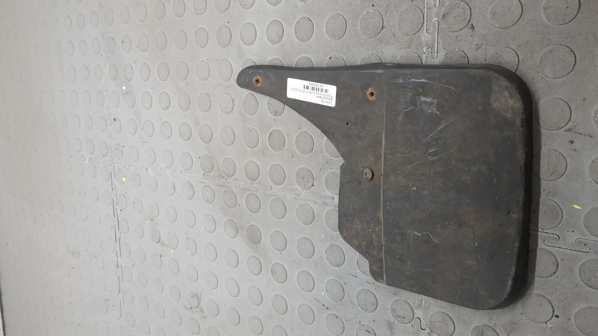 Брызговик передний левый