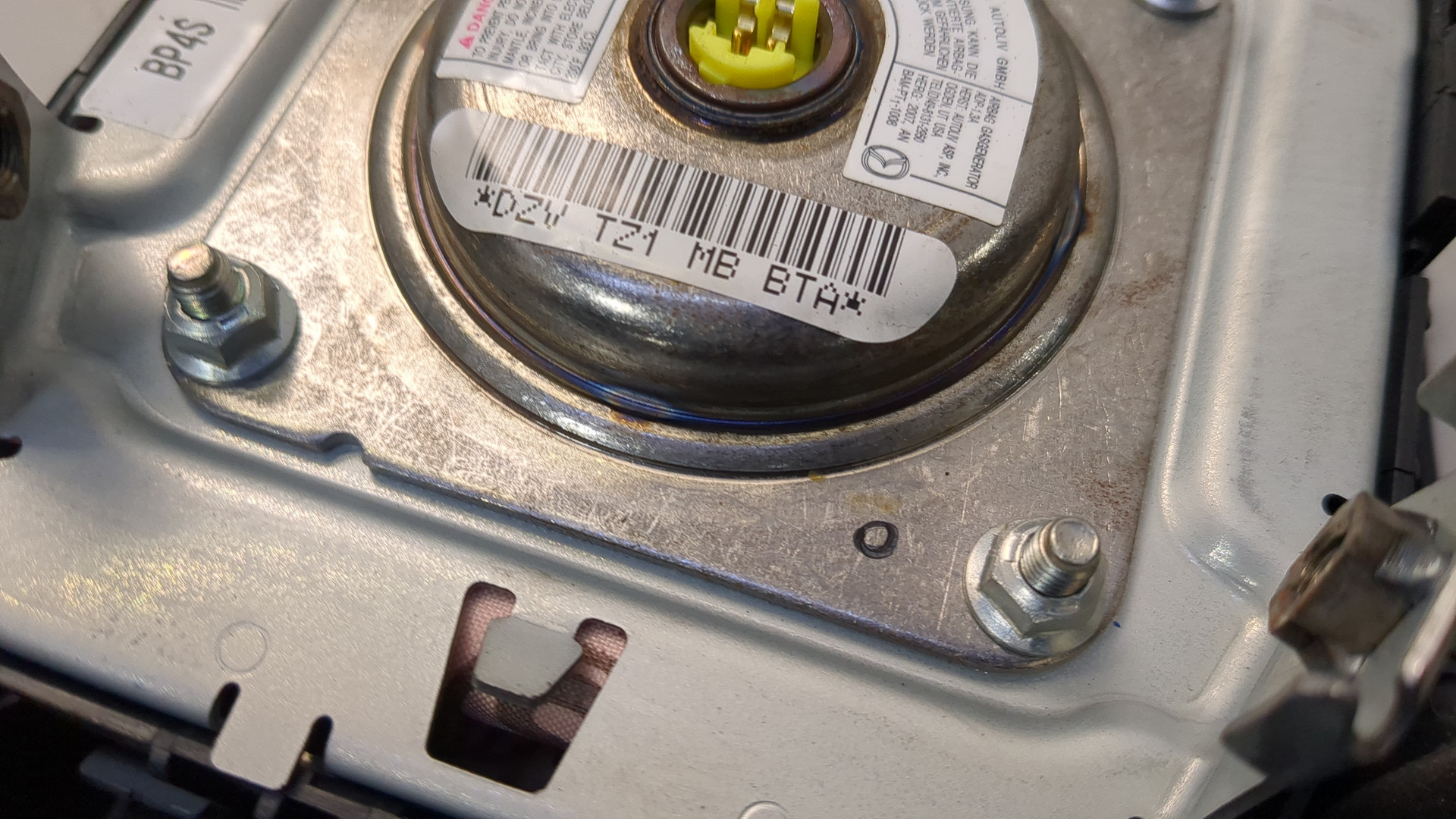 Подушка безопасности в рулевое колесо