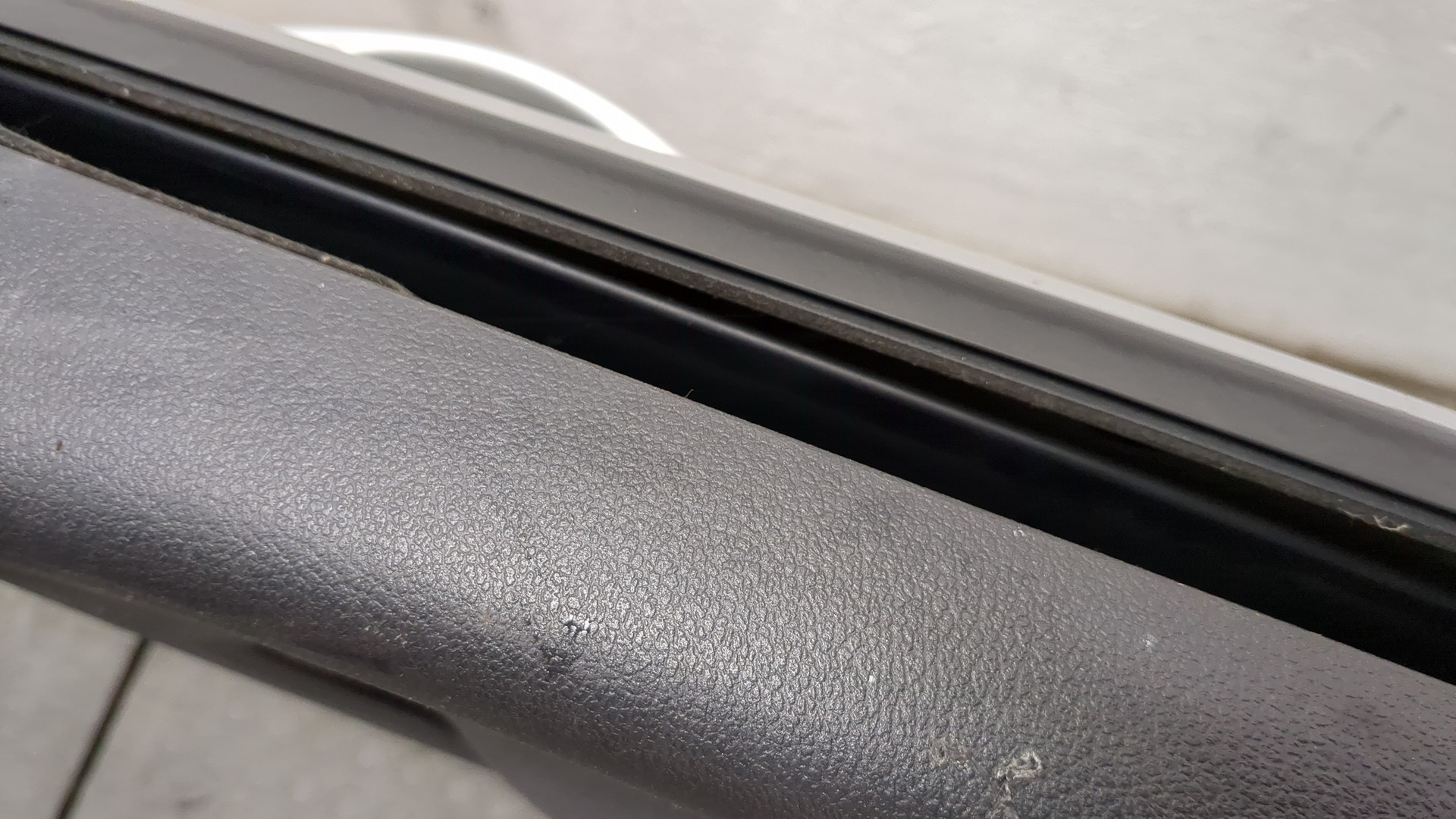 Дверь передняя левая