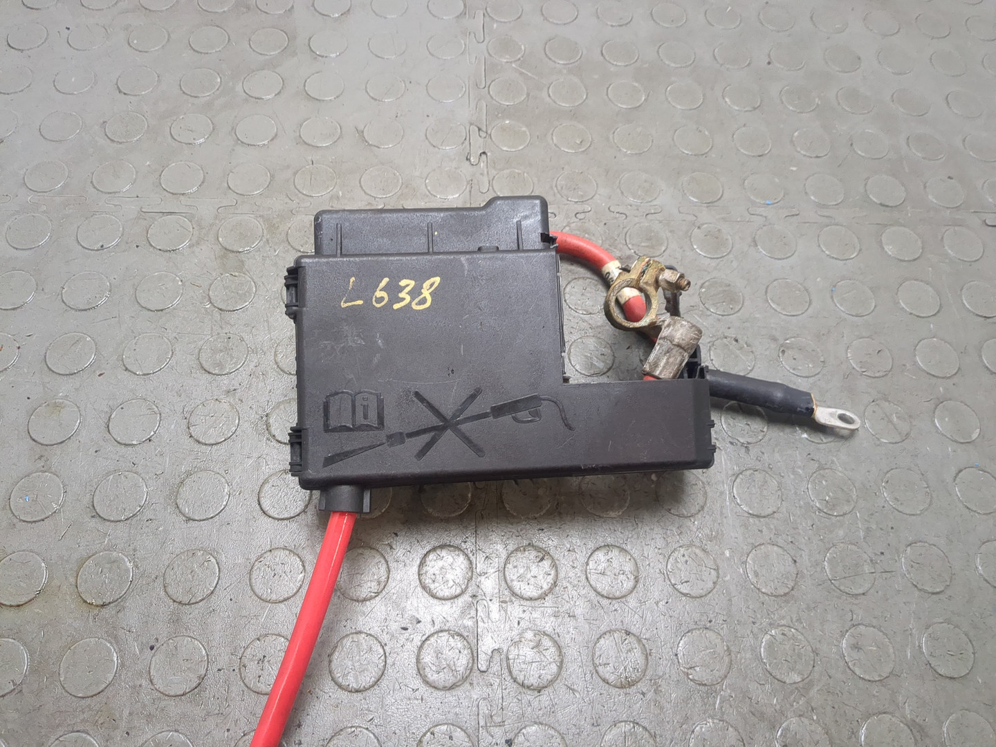 Клемма аккумулятора -