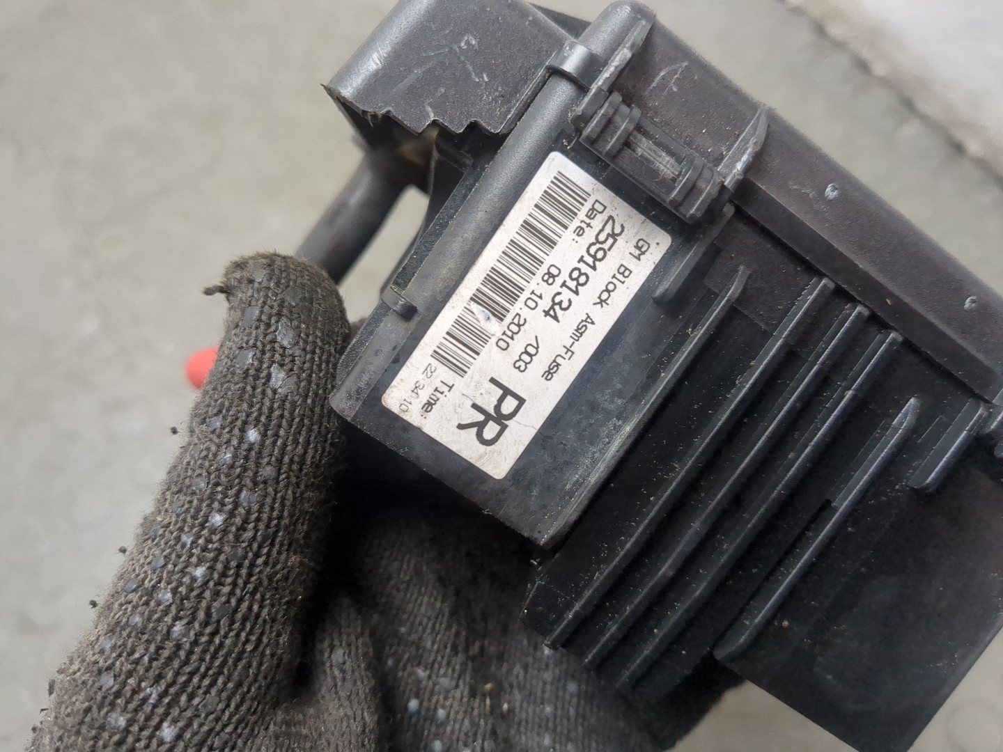 Клемма аккумулятора -