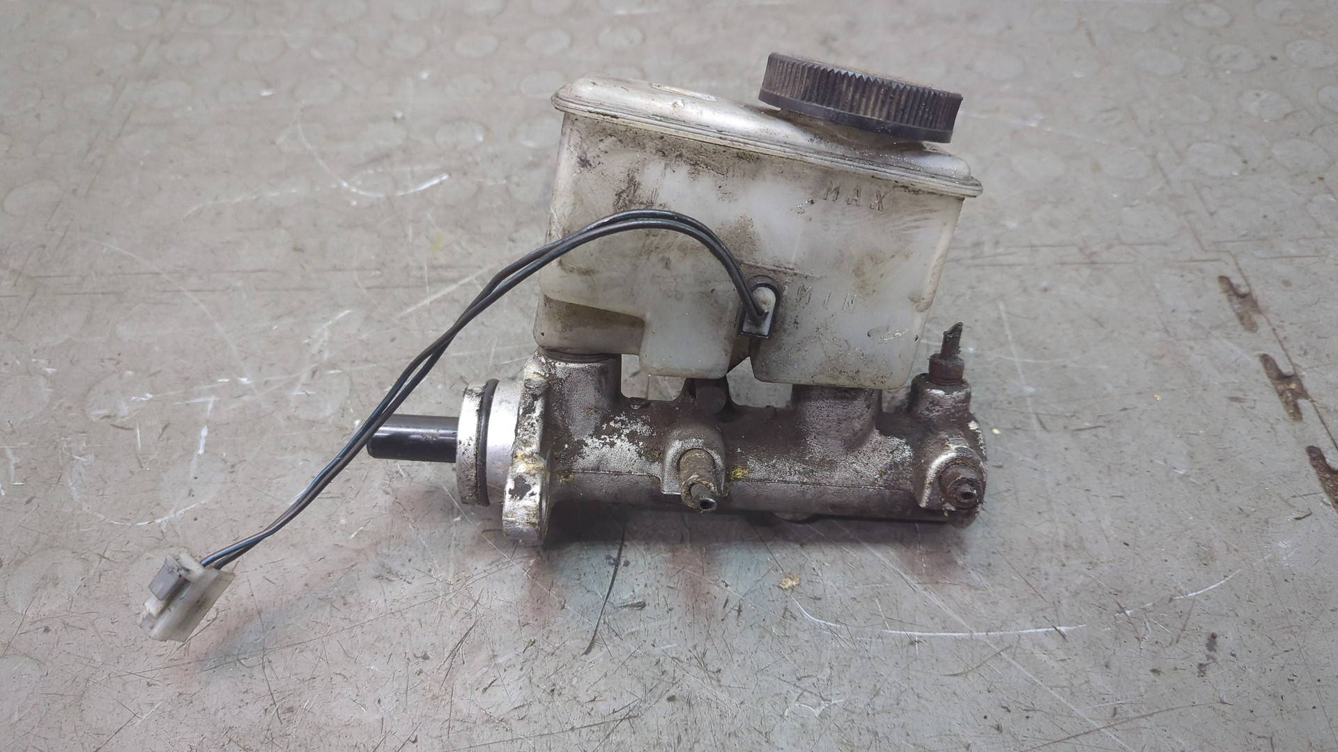 Цилиндр тормозной главный