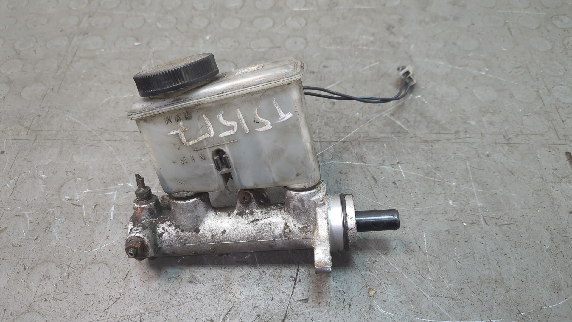 Цилиндр тормозной главный