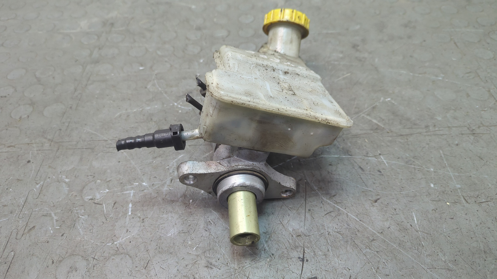 Цилиндр тормозной главный