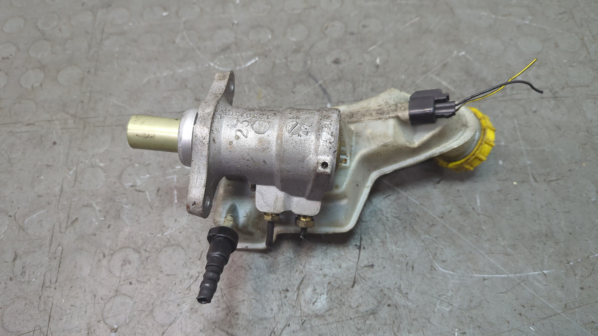 Цилиндр тормозной главный