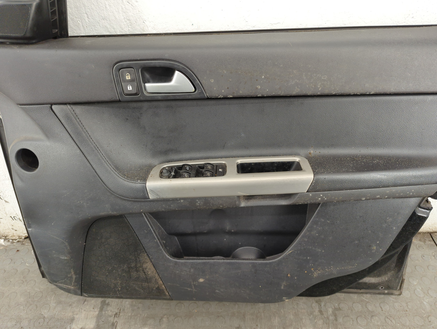 Дверь передняя правая