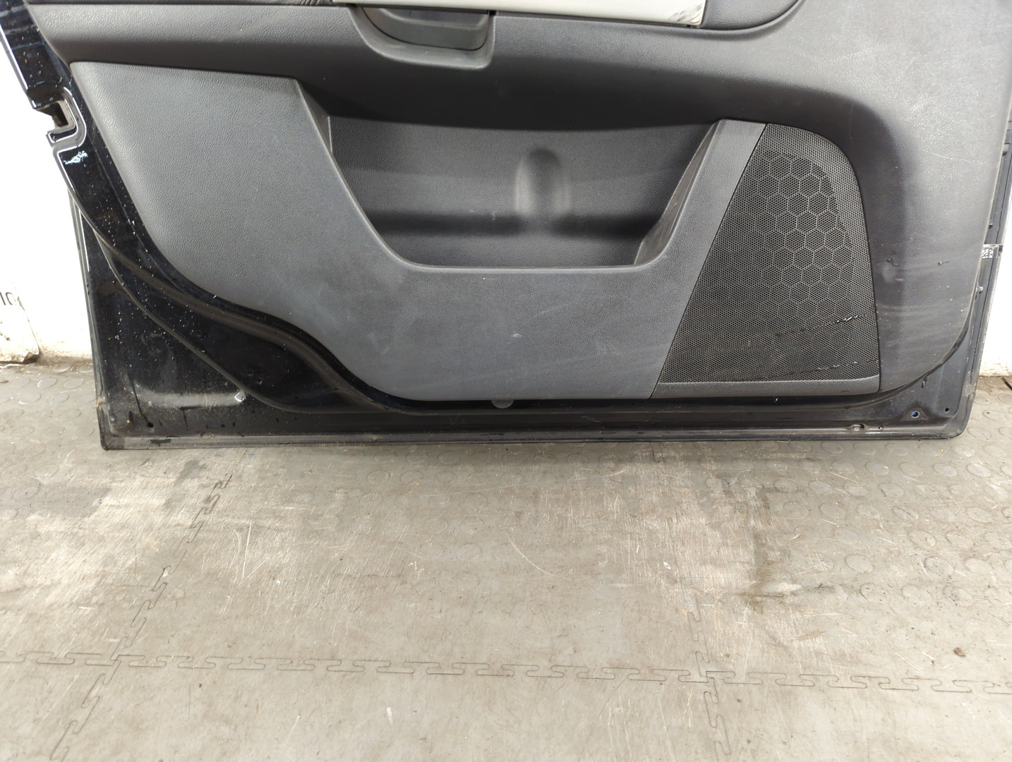 Дверь передняя левая