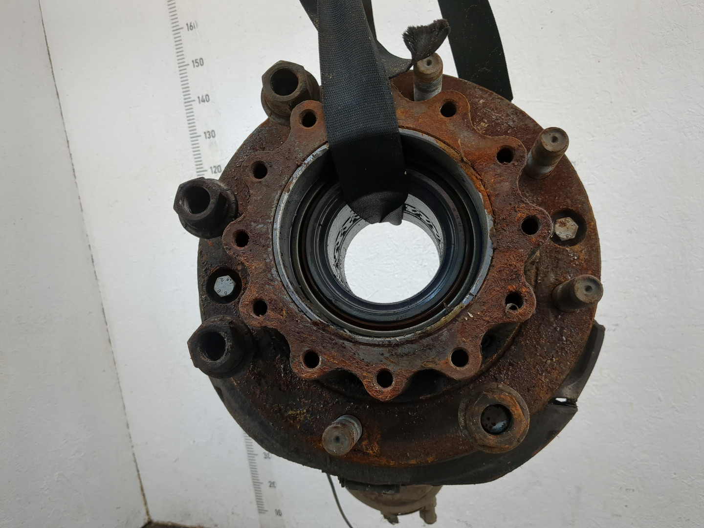 Кулак поворотный задний левый