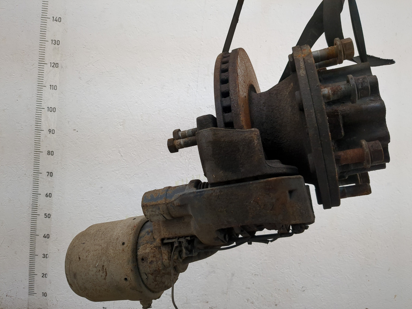 Кулак поворотный задний левый