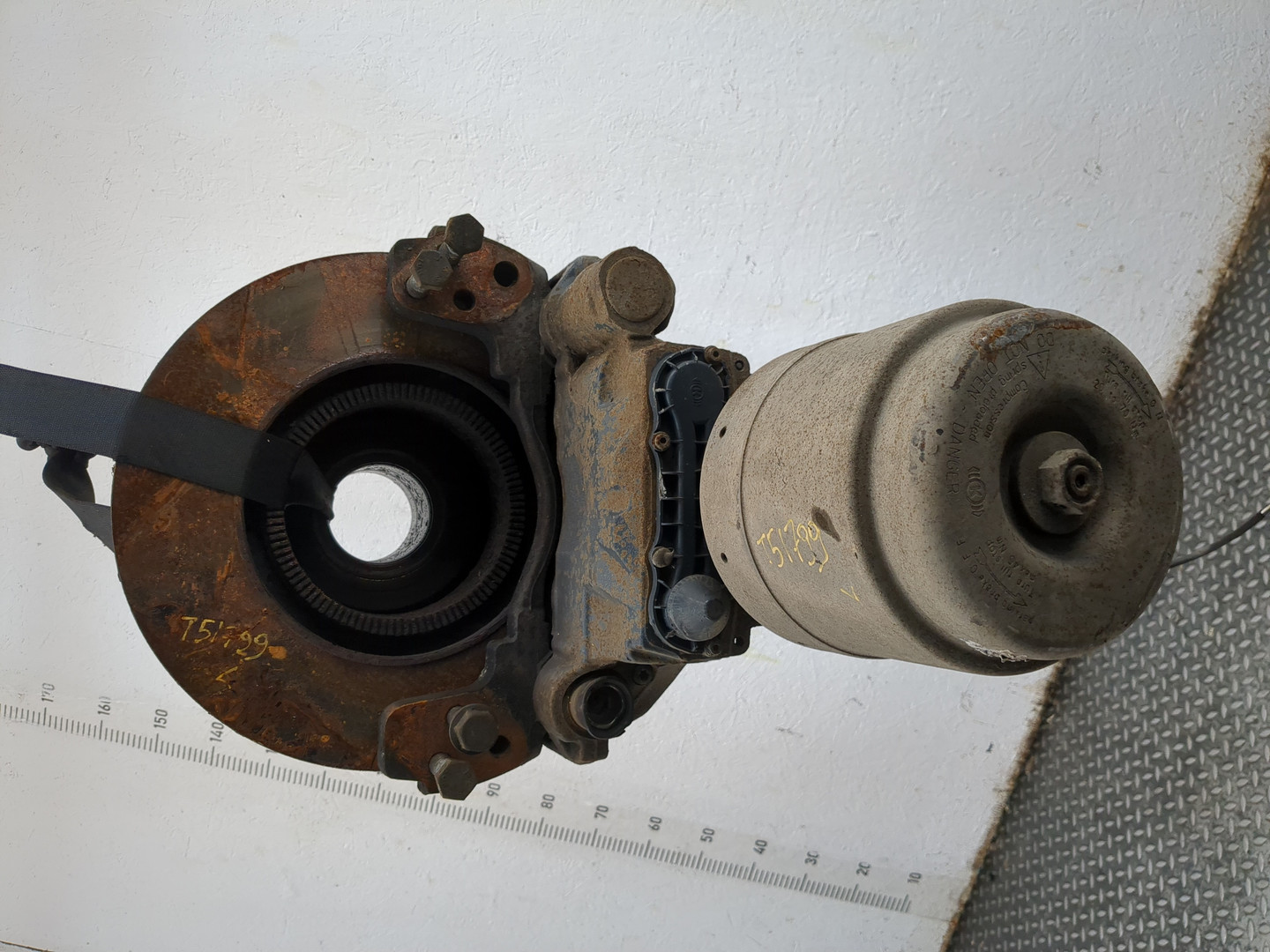 Кулак поворотный задний левый