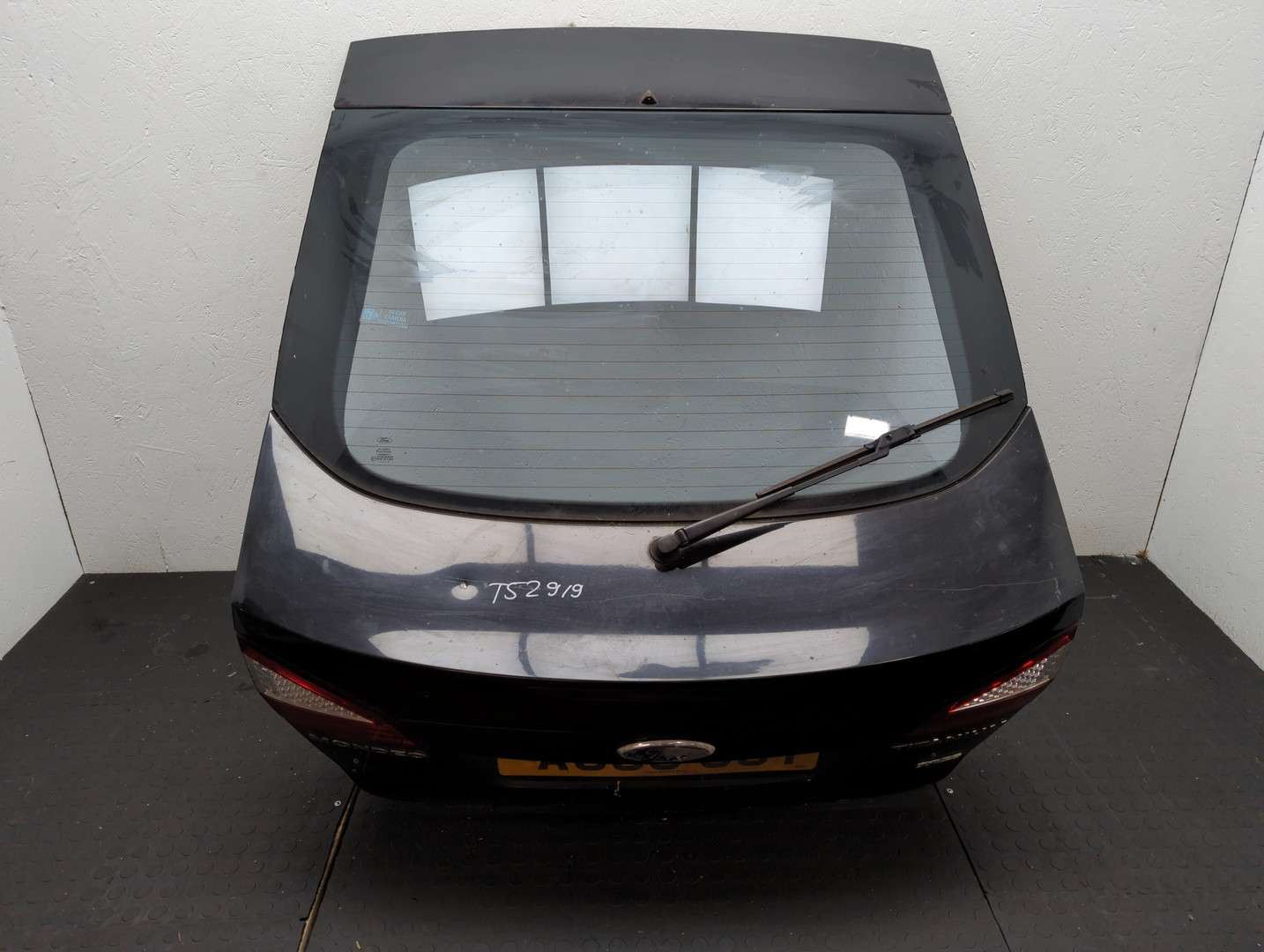 Дверь багажника