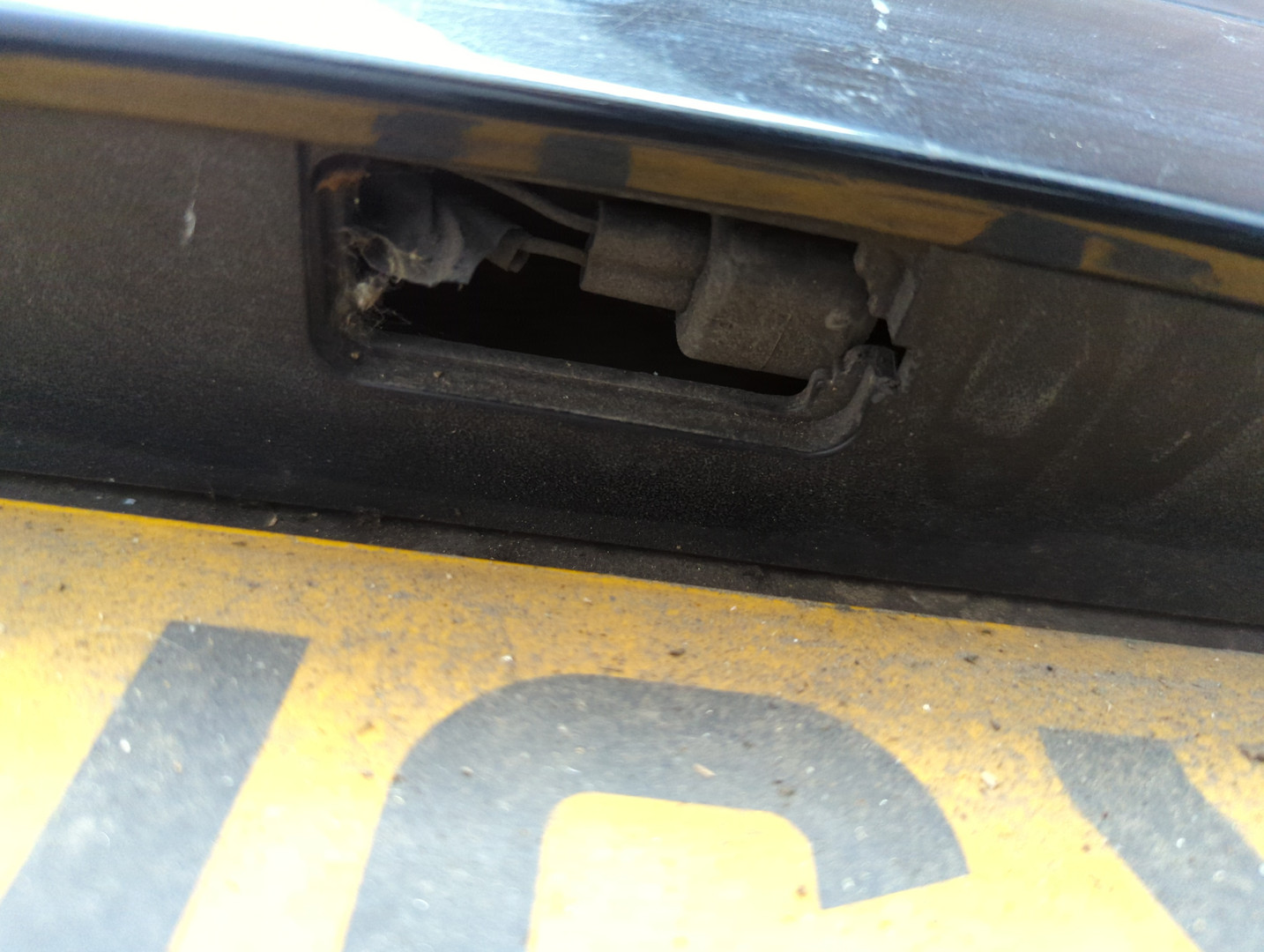 Дверь багажника