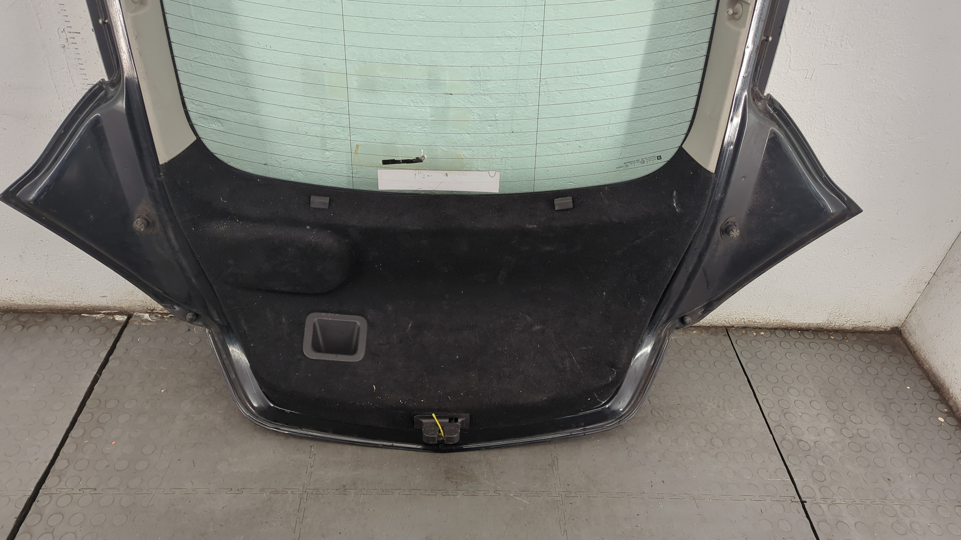 Дверь багажника