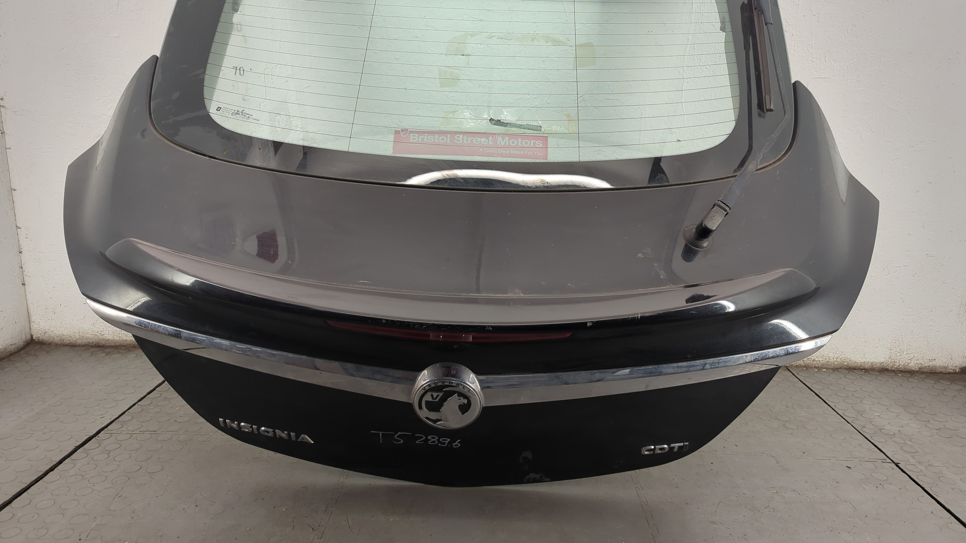 Дверь багажника