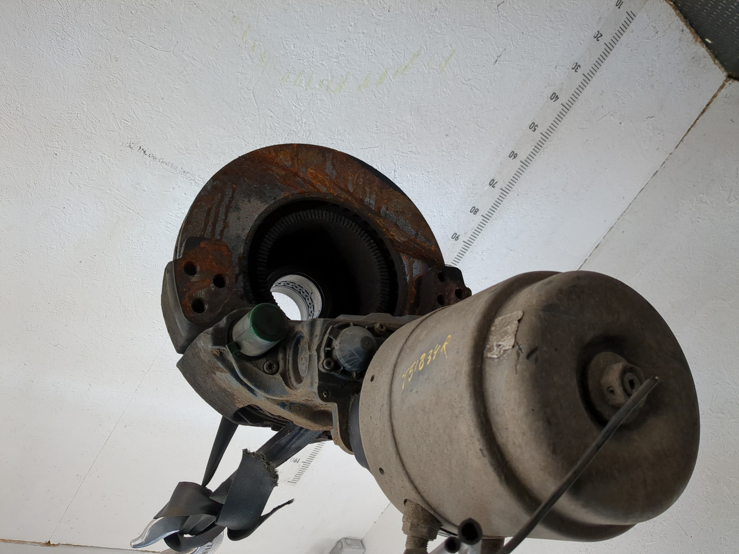 Кулак поворотный задний правый