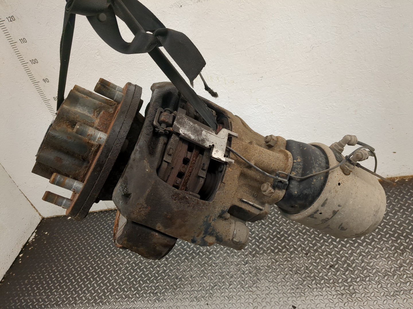 Кулак поворотный задний правый