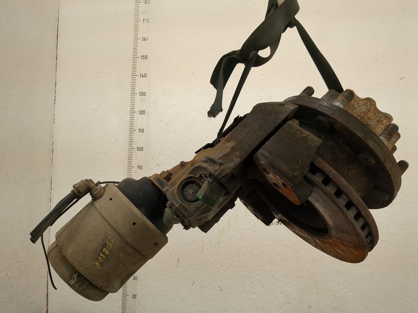 Кулак поворотный задний правый