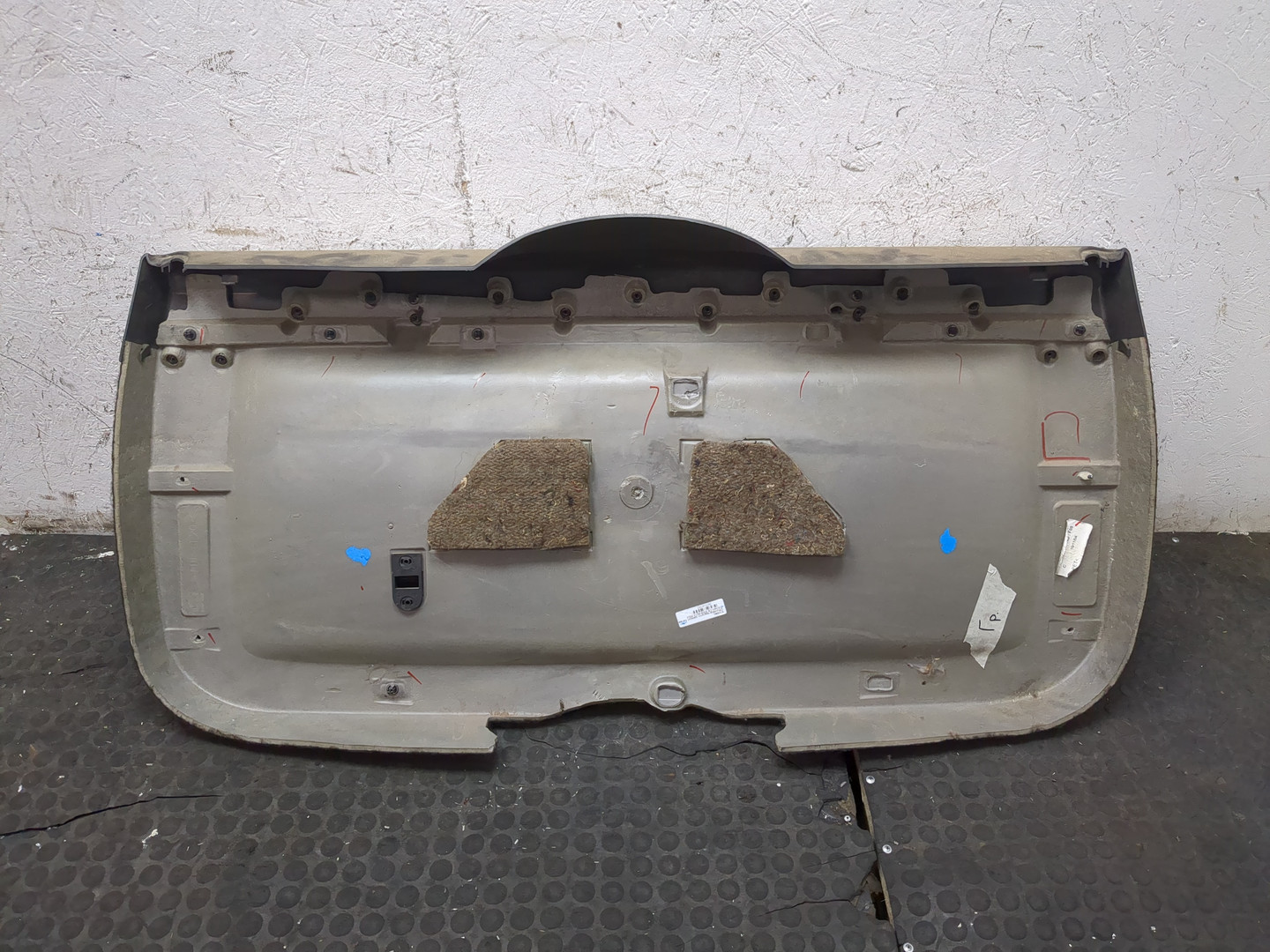 Обшивка двери багажника