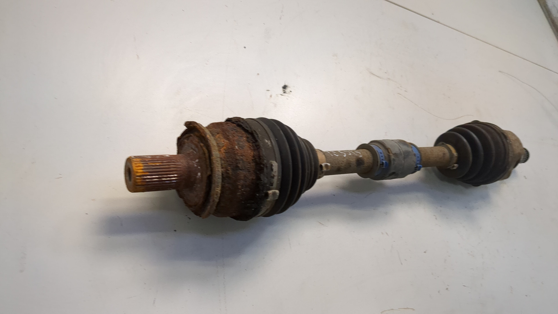 Полуось передняя левая