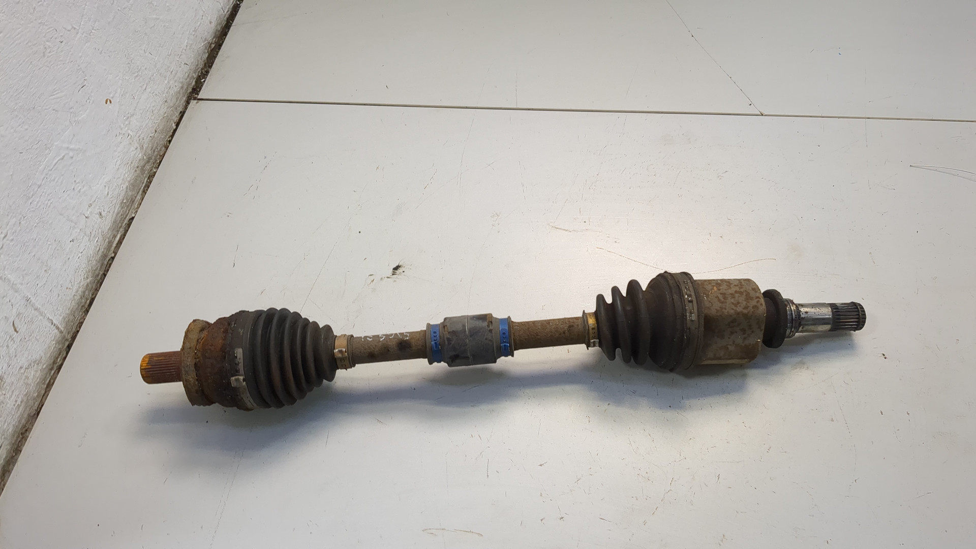 Полуось передняя левая