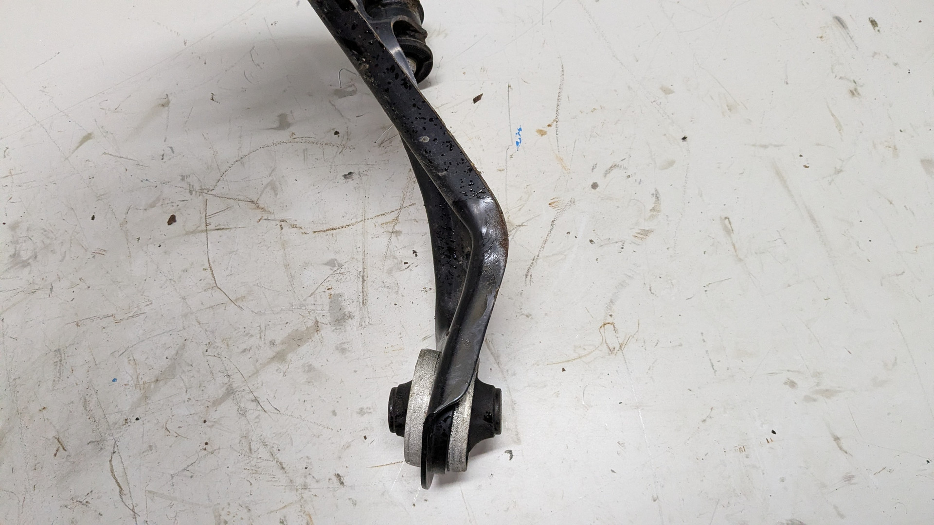 Рычаг передний правый