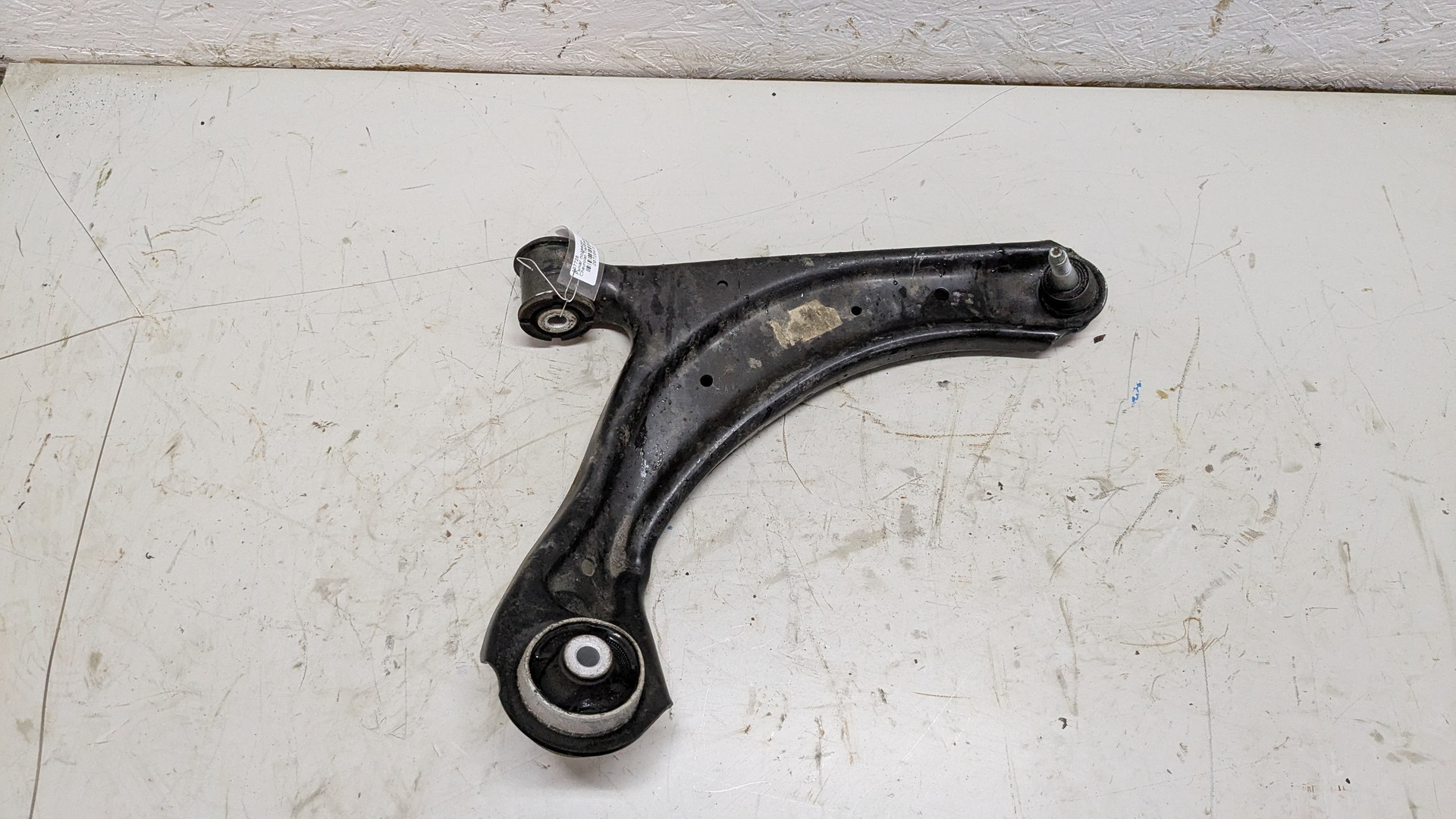 Рычаг передний правый