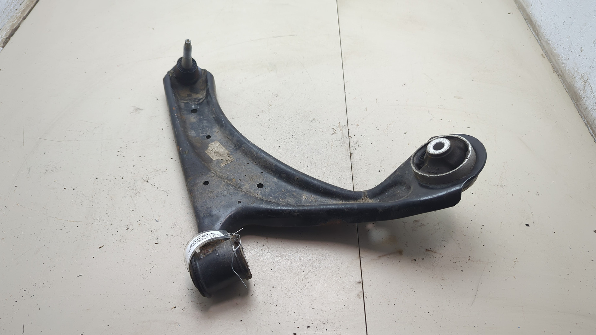 Рычаг передний правый