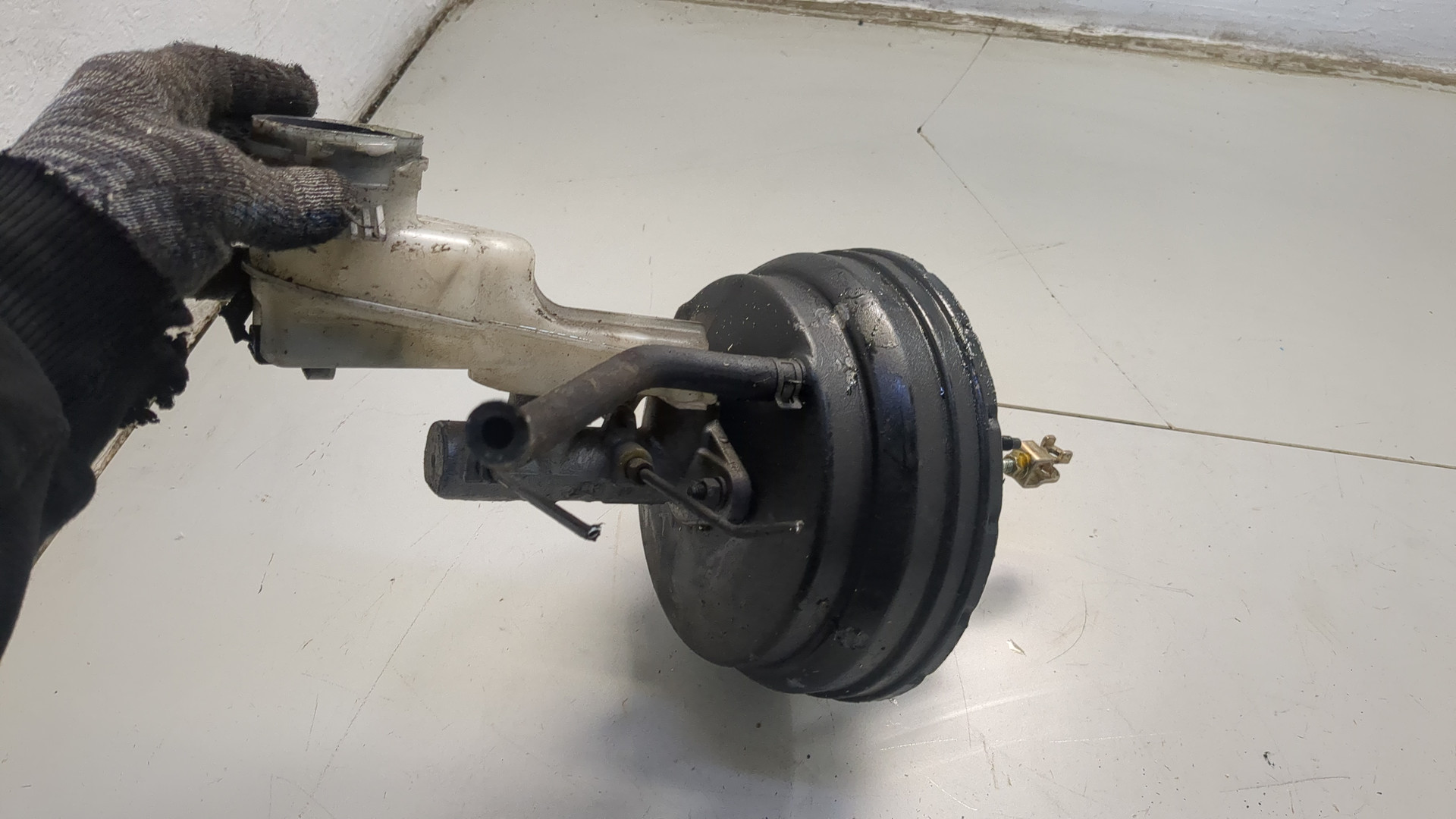 Цилиндр тормозной главный