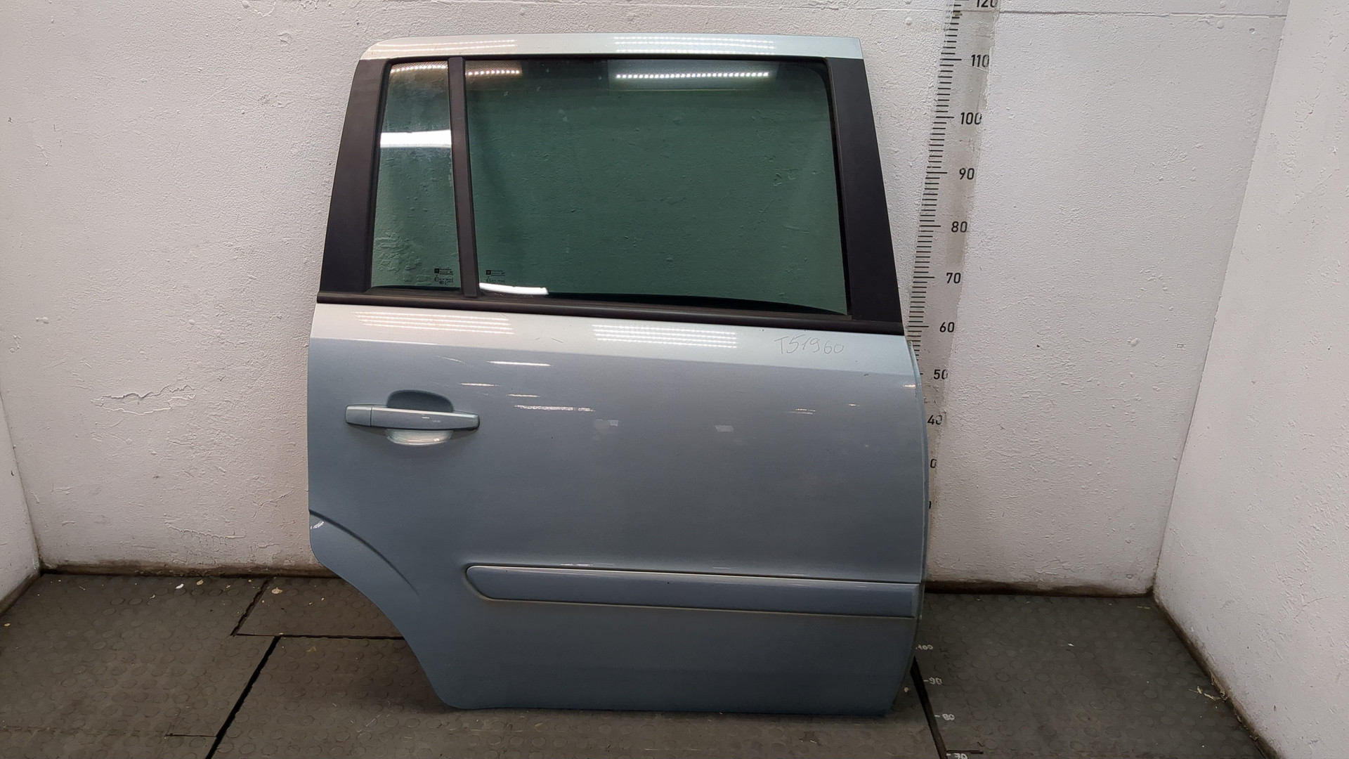 Дверь задняя правая