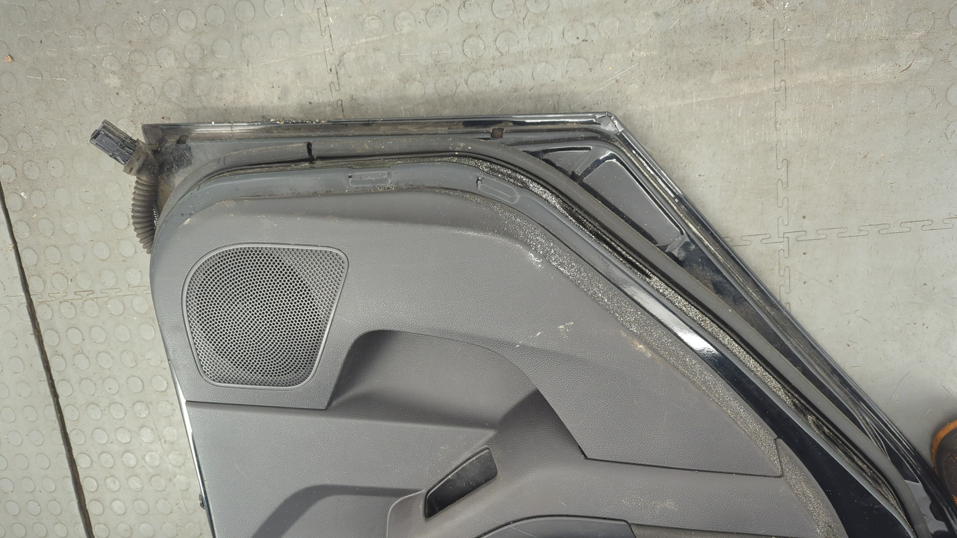 Дверь задняя левая