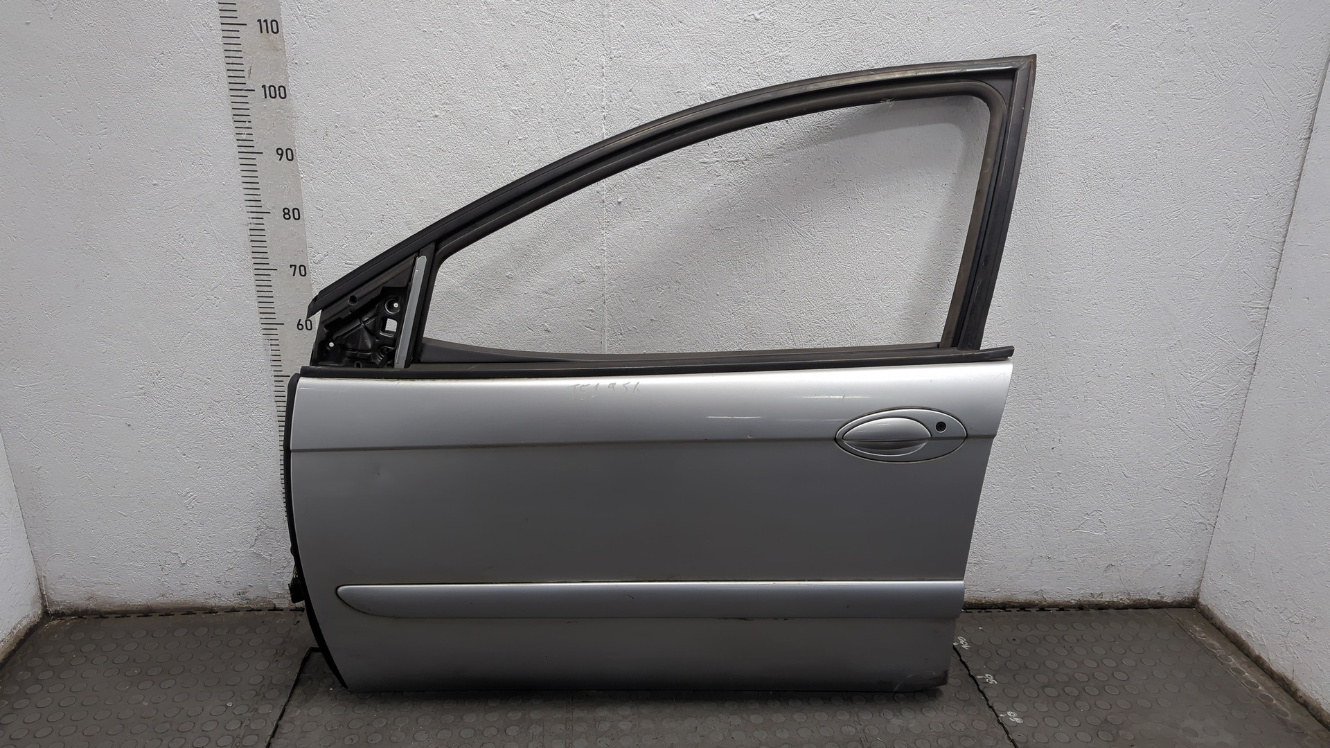 Дверь передняя левая