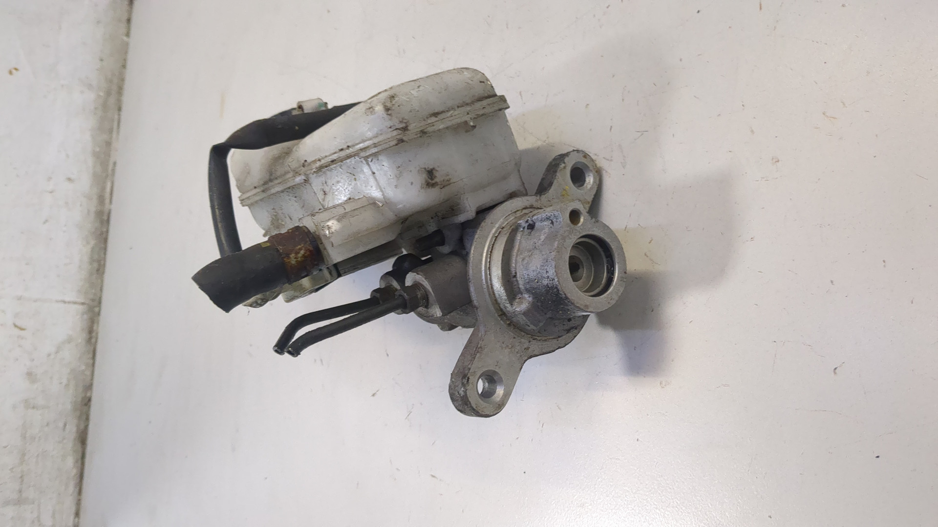 Цилиндр тормозной главный