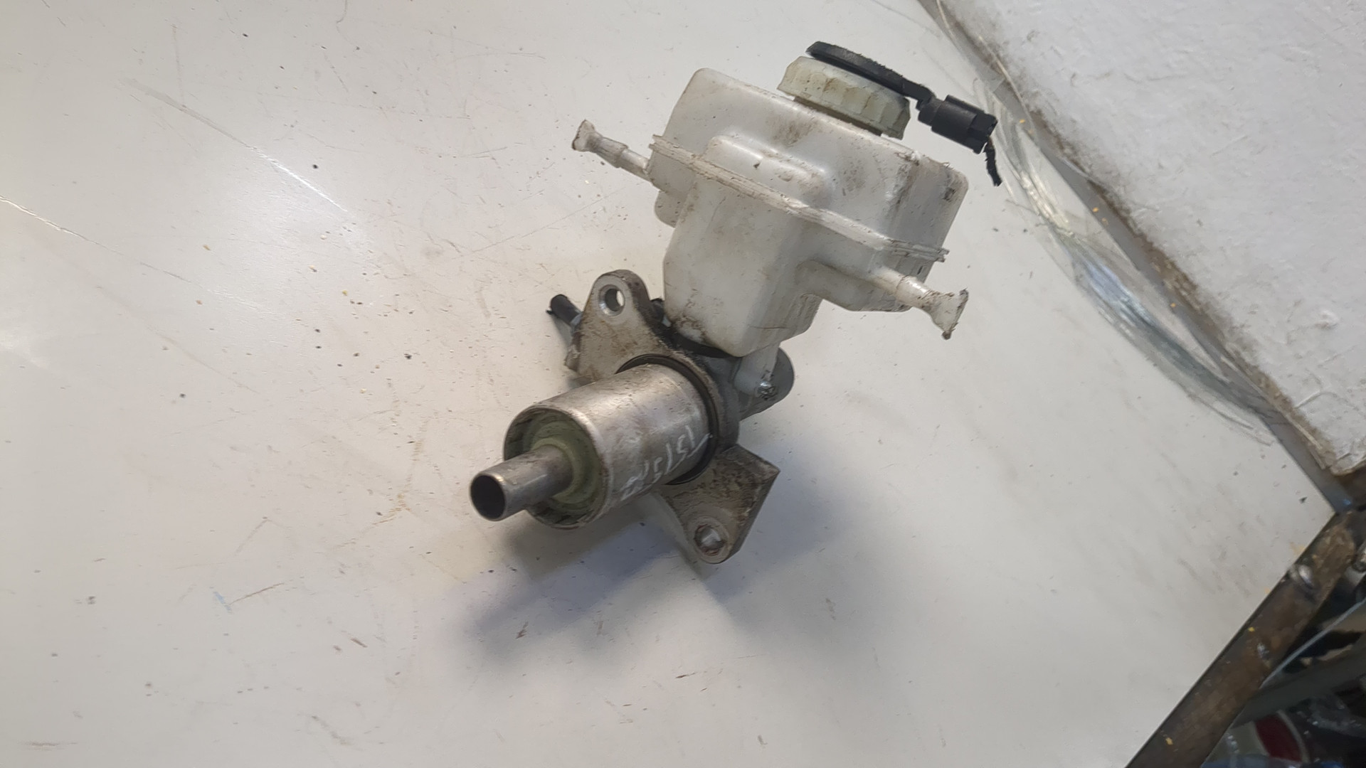 Цилиндр тормозной главный