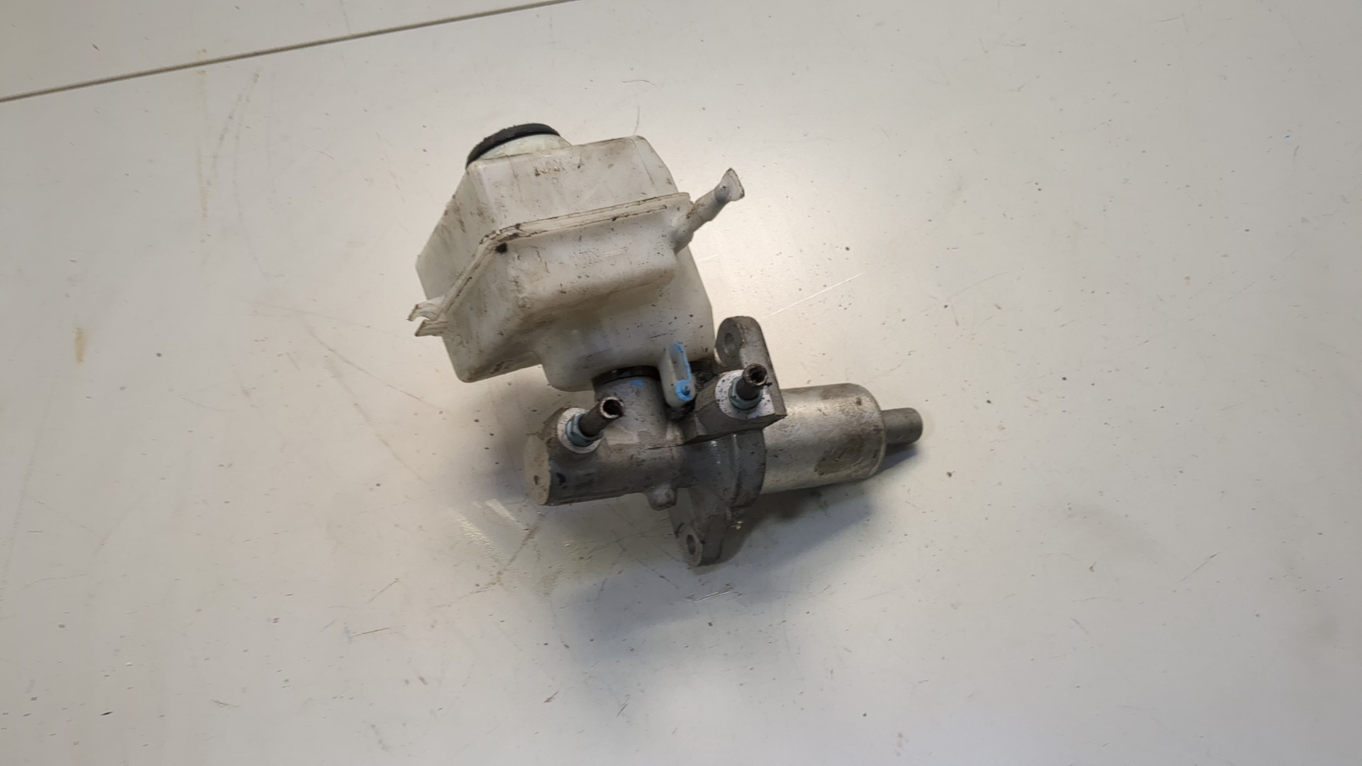 Цилиндр тормозной главный