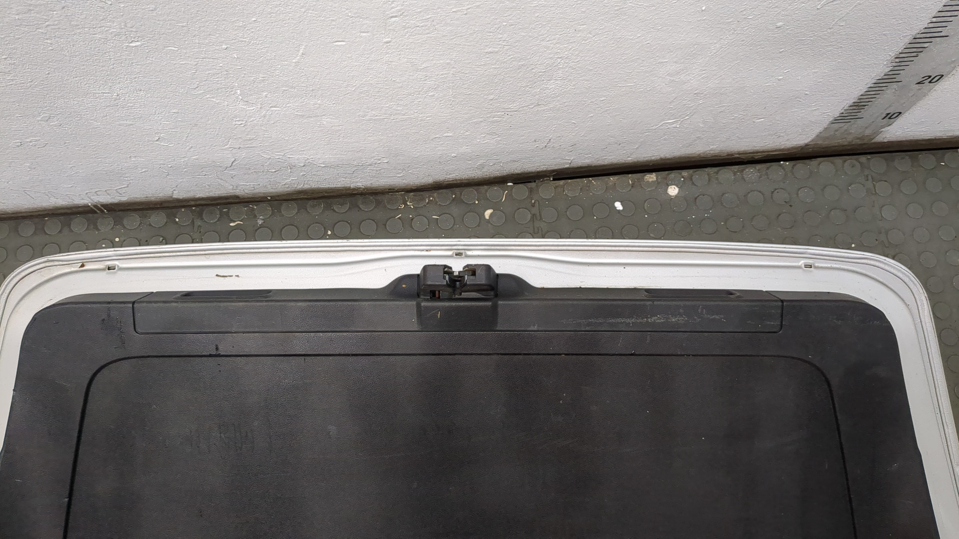 Дверь багажника