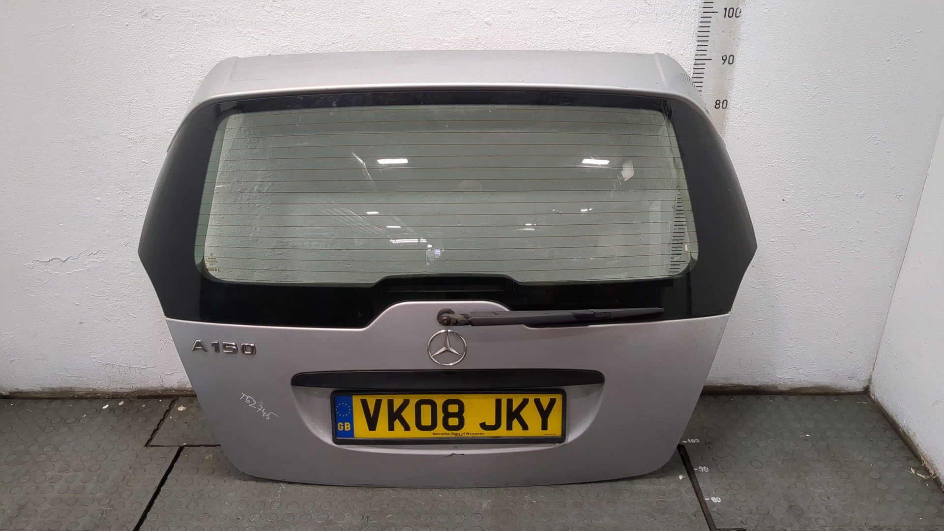 Дверь багажника