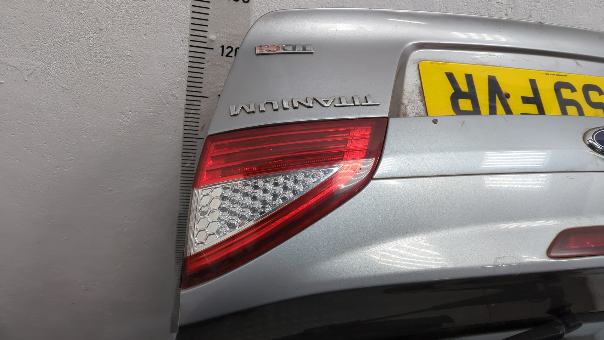 Дверь багажника