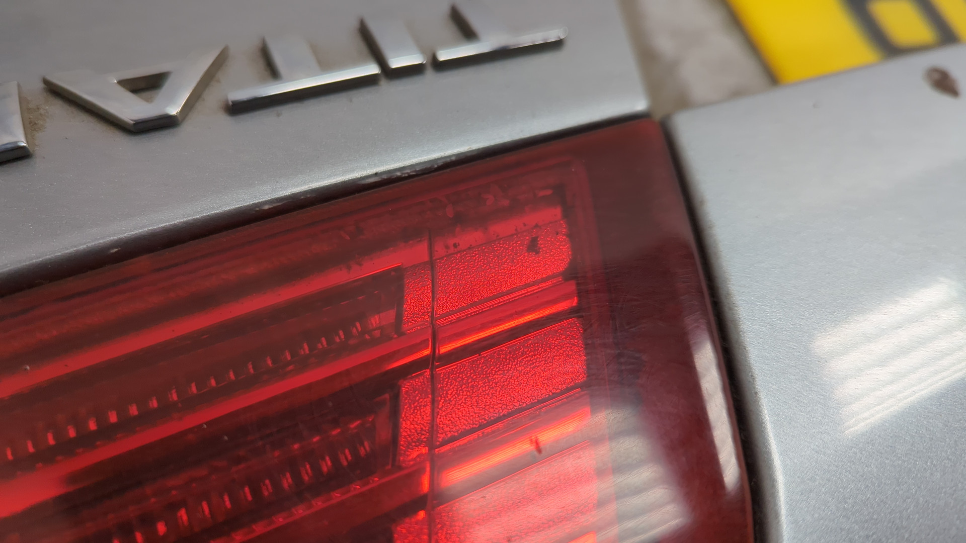 Дверь багажника