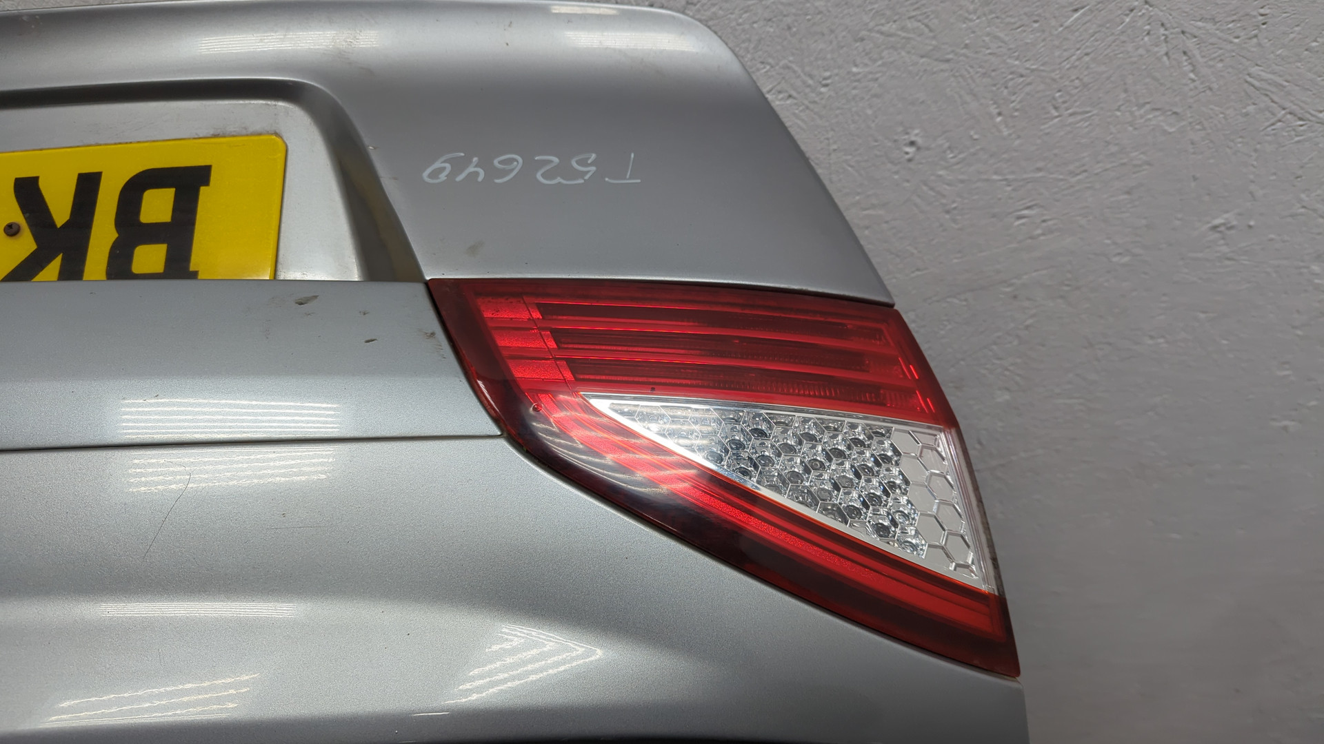 Дверь багажника