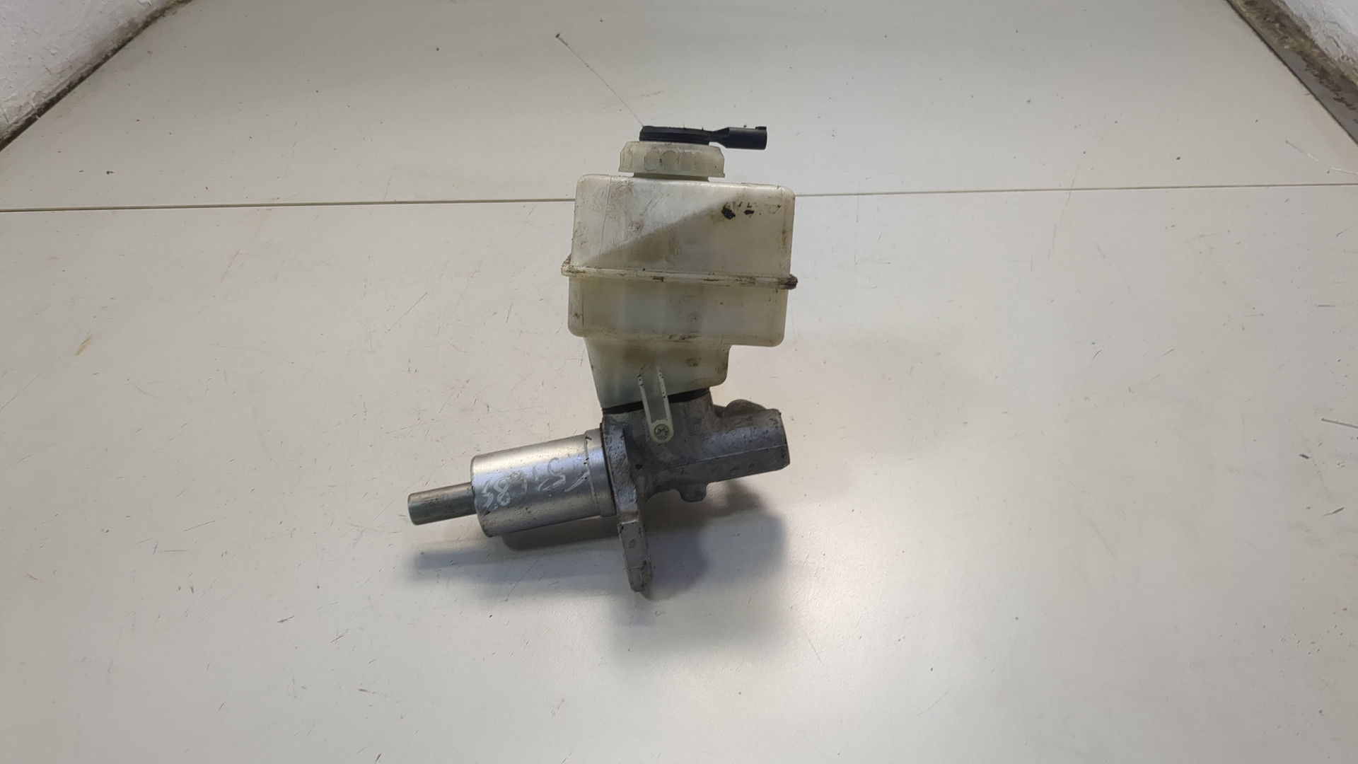 Цилиндр тормозной главный