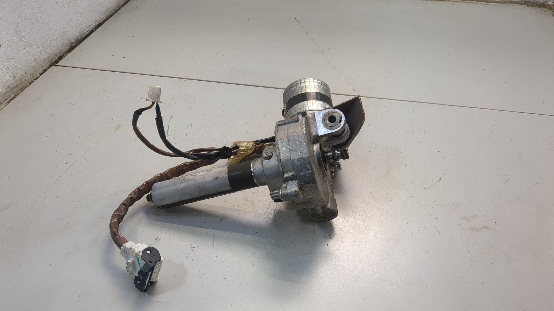 Серводвигатель рулевой рейки