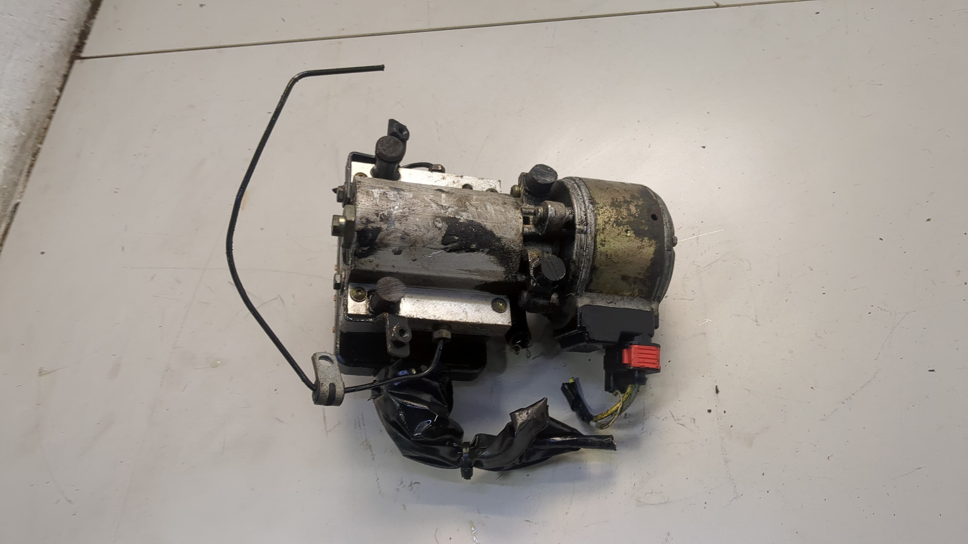 Насос регулировки подвески