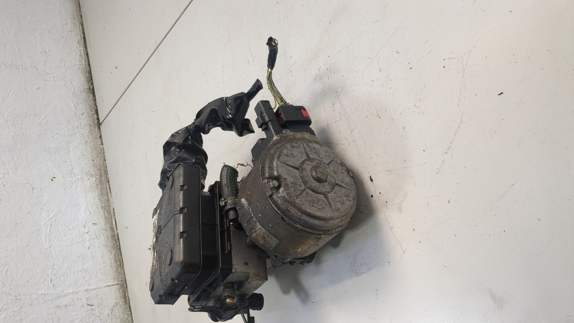 Насос регулировки подвески