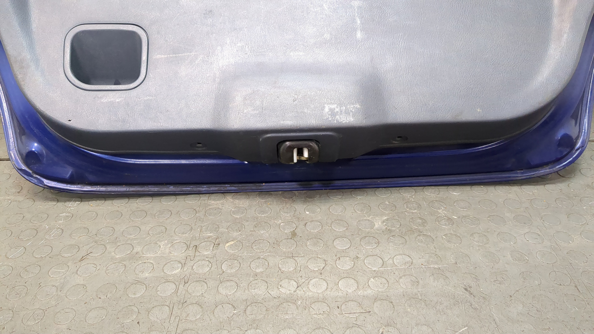 Дверь багажника