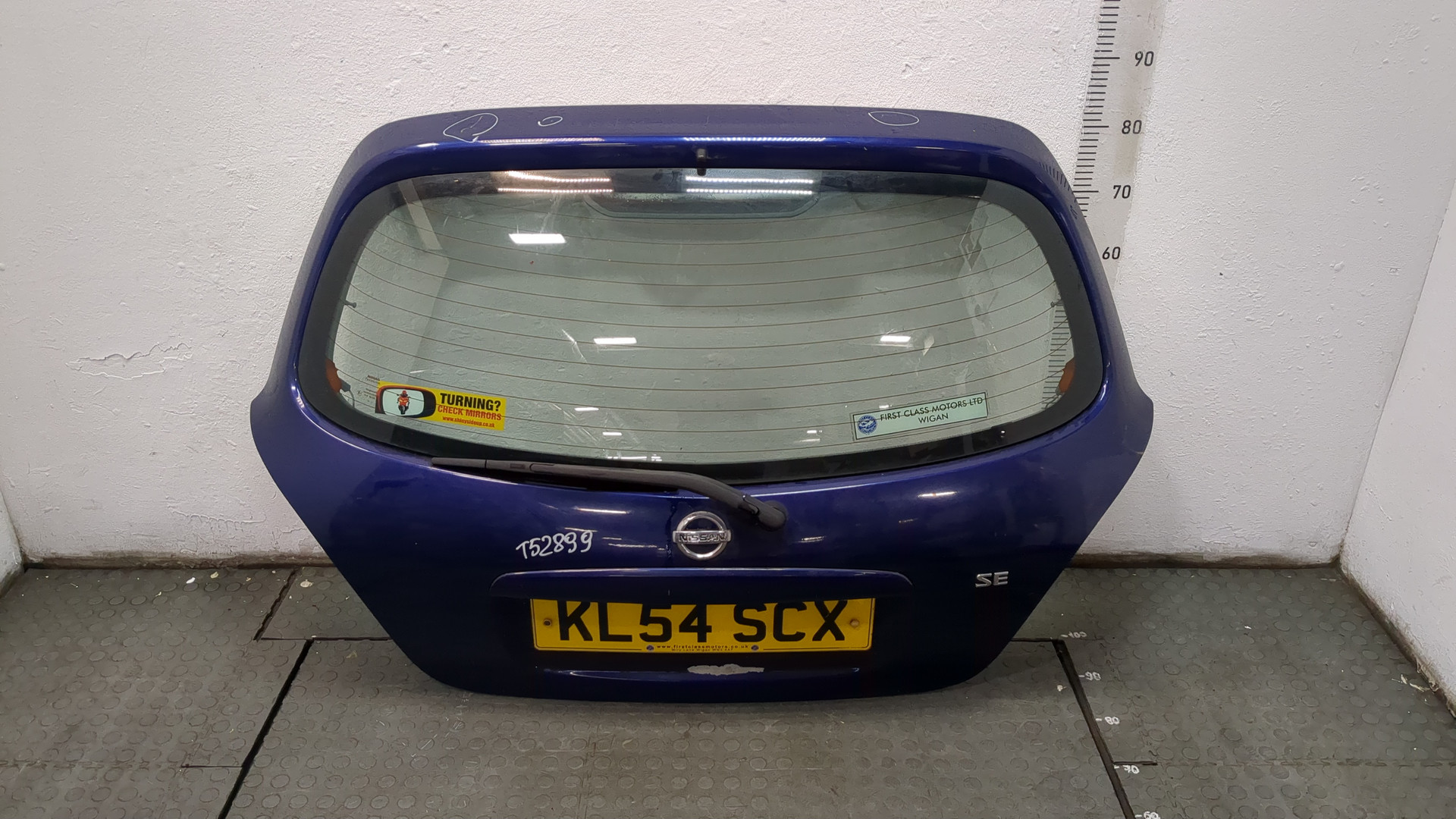 Дверь багажника