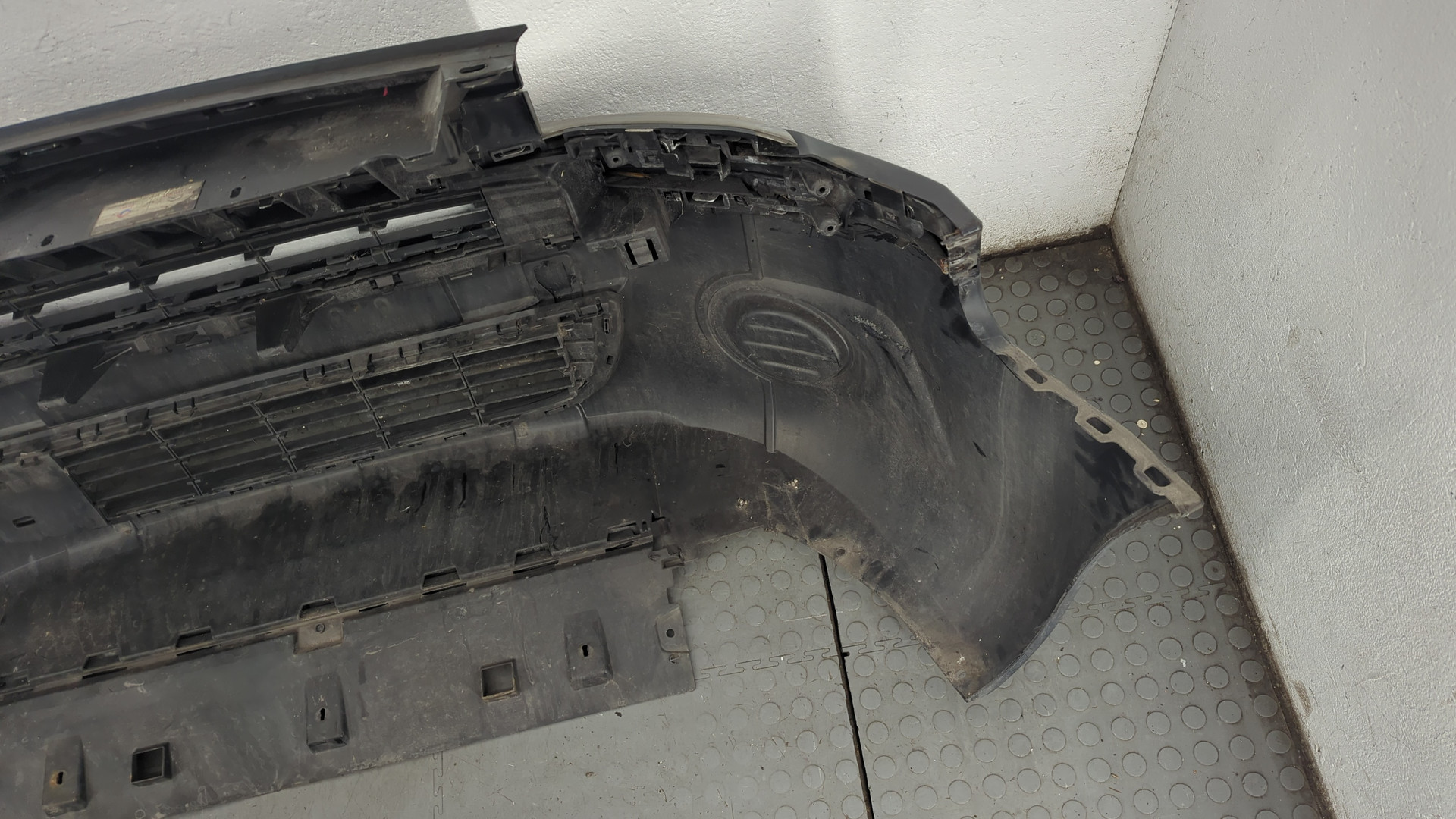 Бампер передний