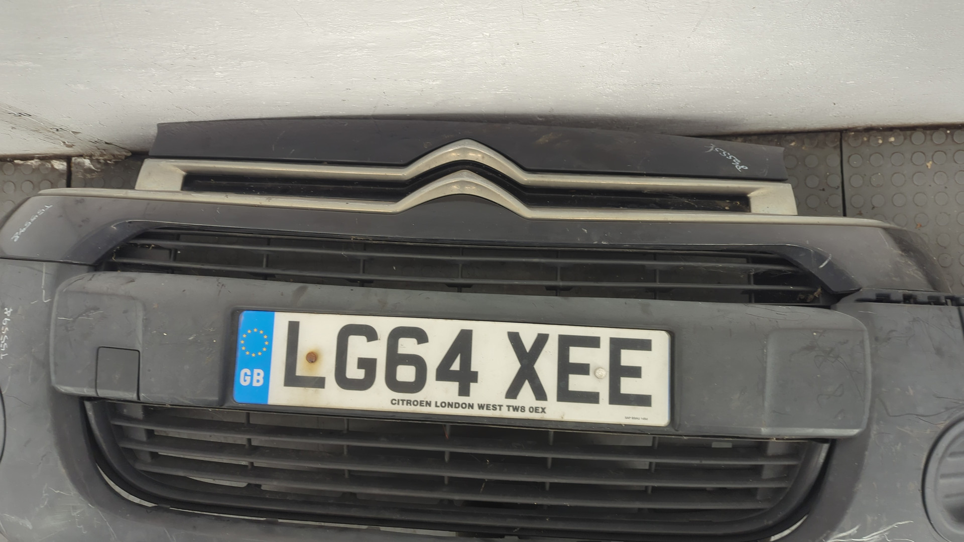 Бампер передний