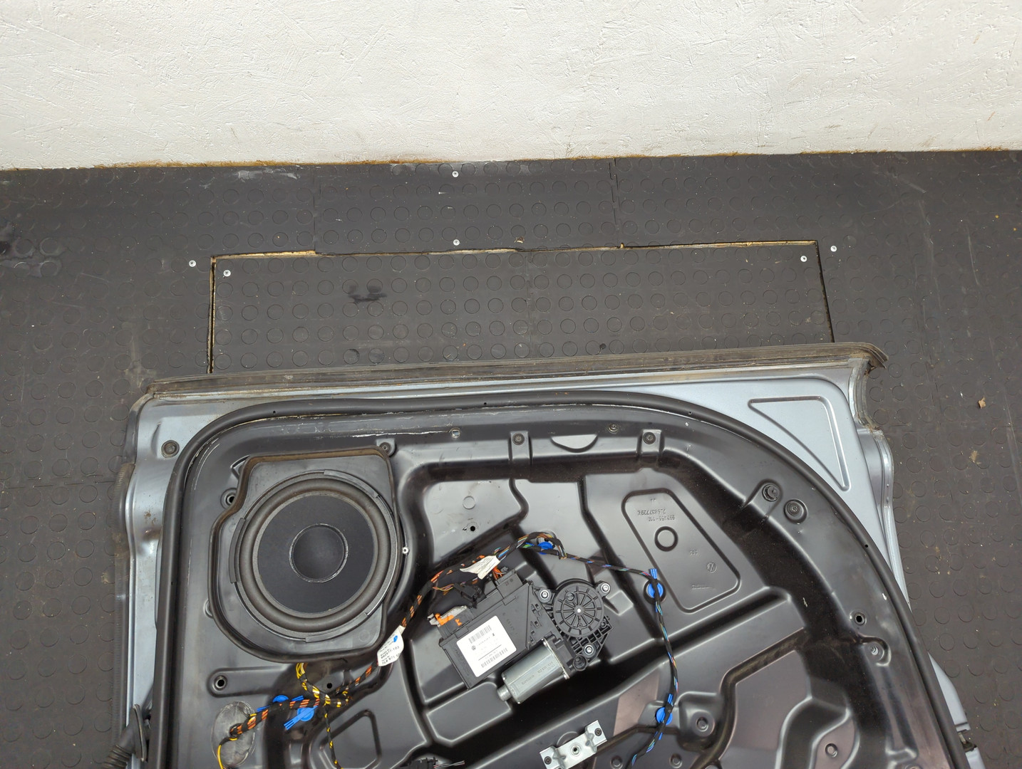 Дверь передняя левая