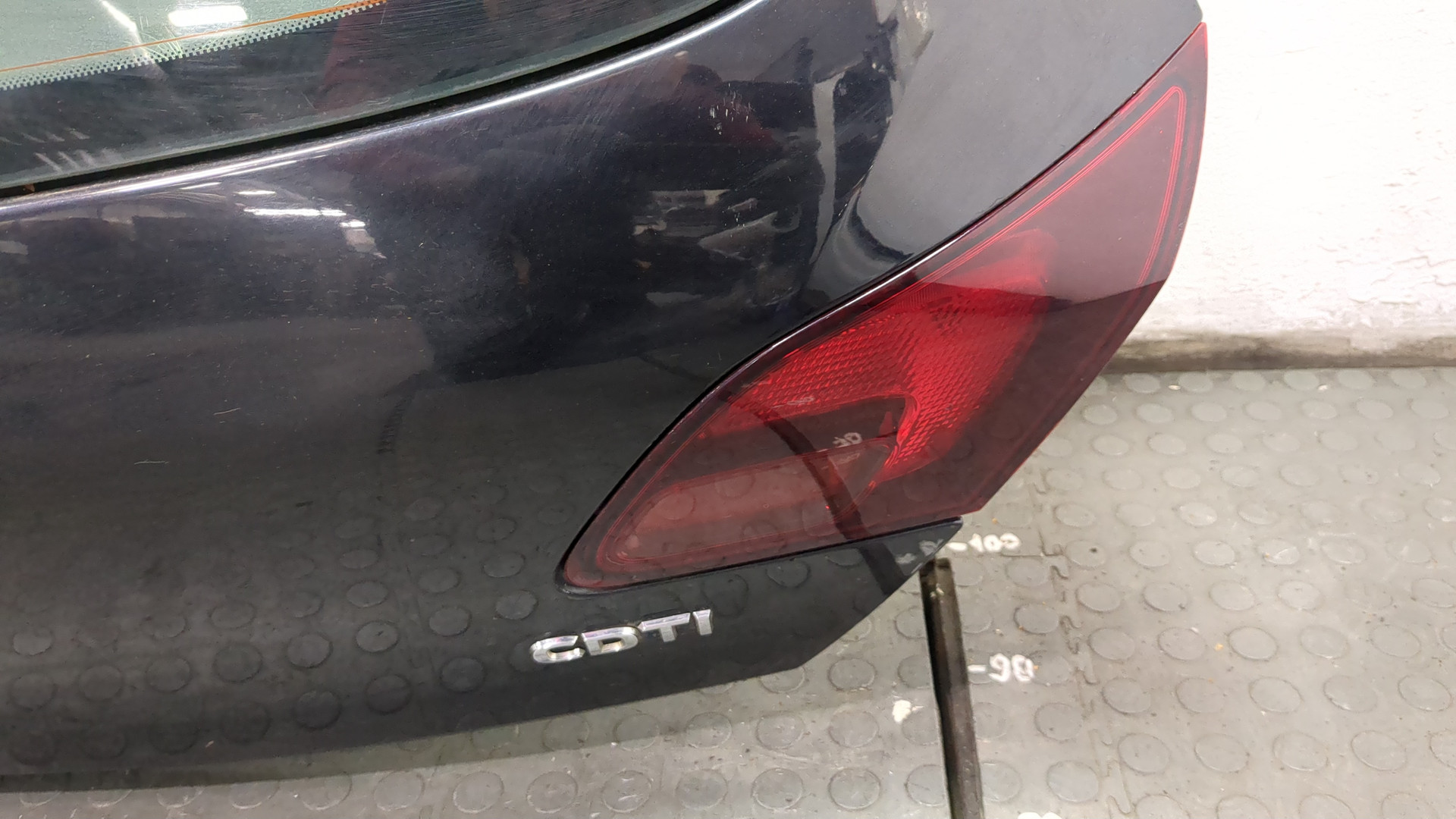 Дверь багажника