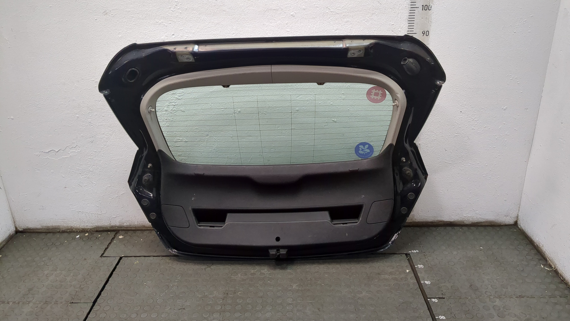 Дверь багажника